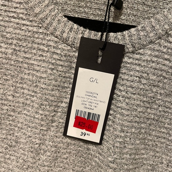 Black and White rib knit batwing dolman sweater. - Picture 4 of 5